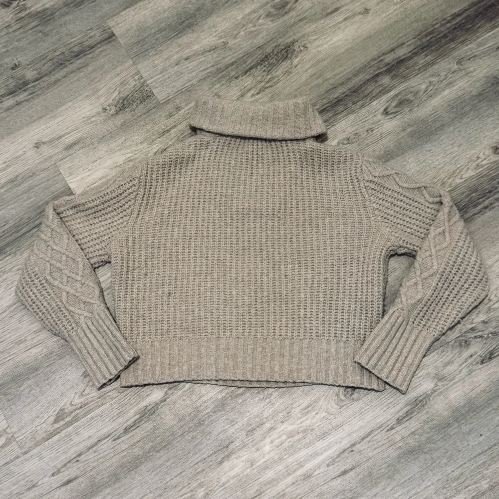 NEW Sincerely Jules Cable Knit Beige Cropped Sweater - Size XS - NEW $168 - Picture 3 of 6